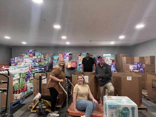Redwood offers individual and group Volunteer Time Off, allowing our employees to give back to their local communities.