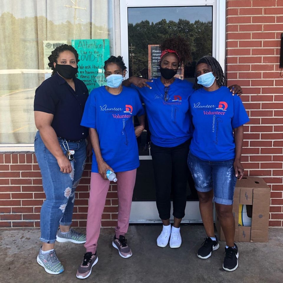 A team of Deluxe volunteers deployed from Lithia Springs, Georgia, to the nearby Reflections of Trinity food bank. 