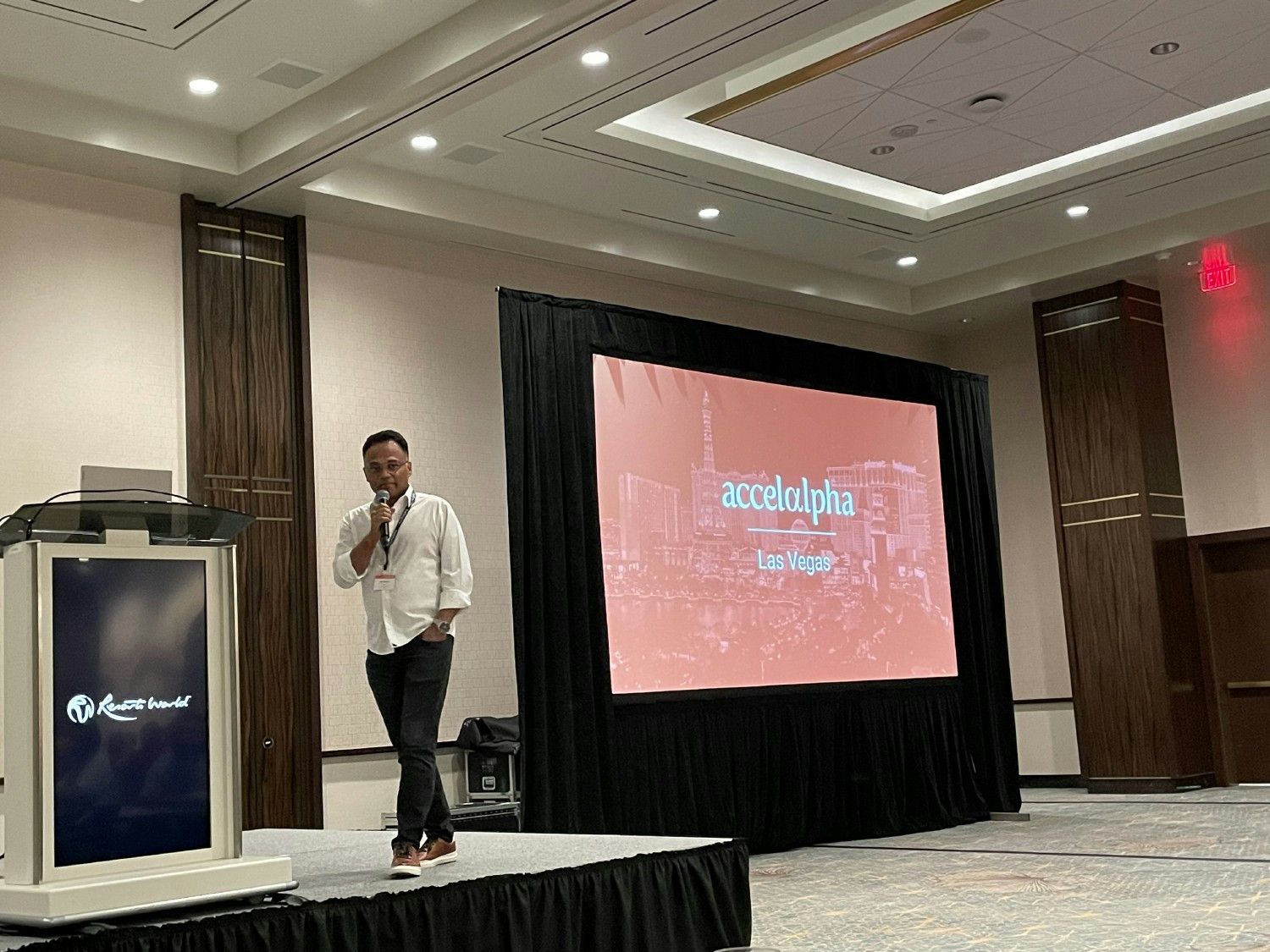 CEO, Nat Ganesh, presenting at the 2022 Retreat in Las Vegas 