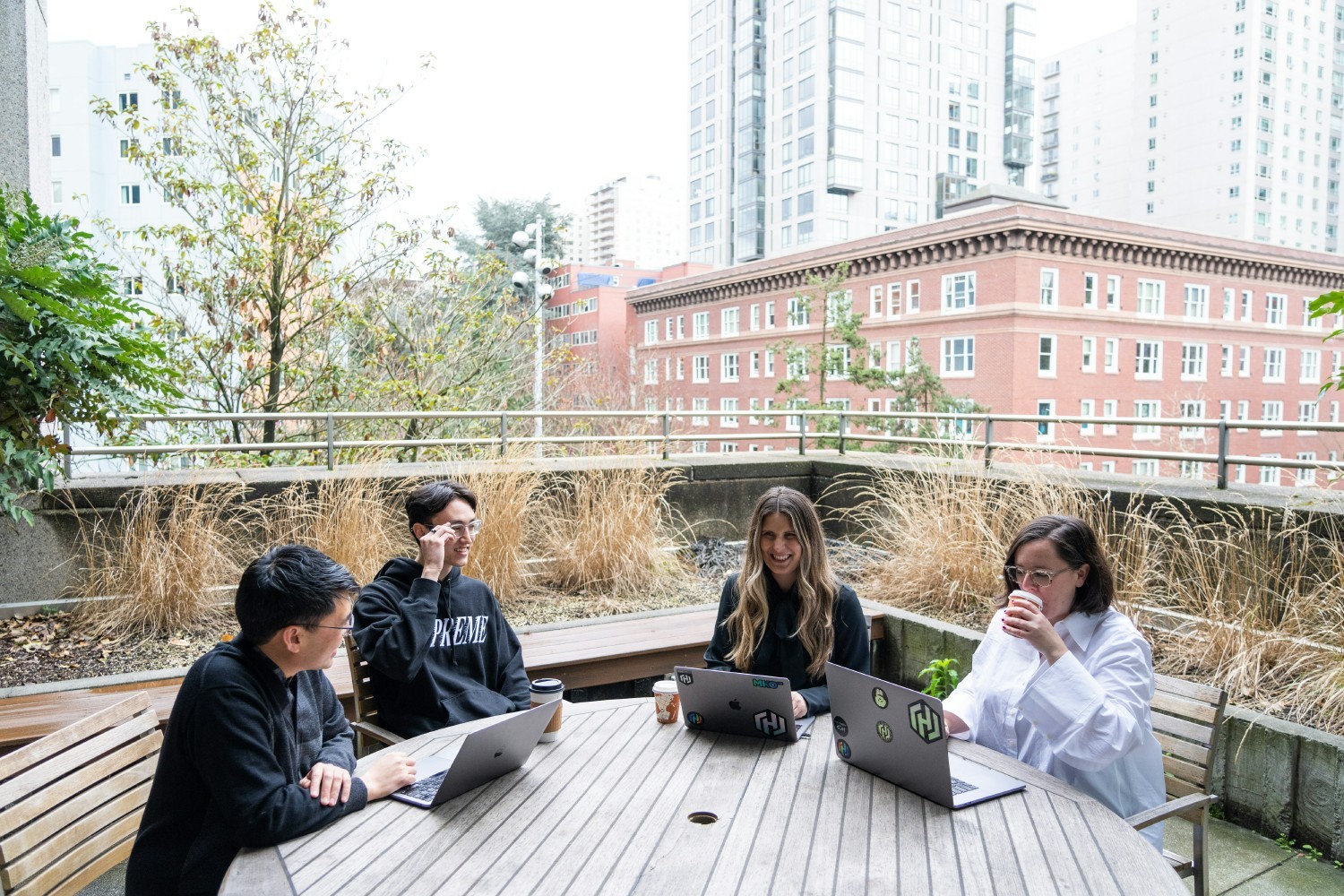 HashiCorp employees enjoying working outside. 