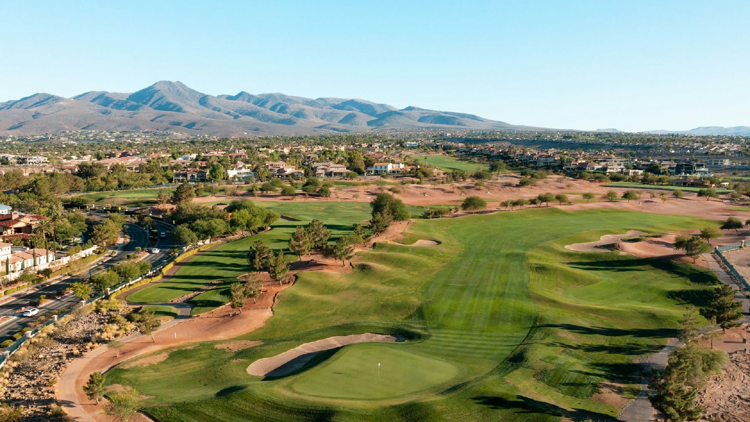 Rio Secco Golf Club in Las Vegas invites you to take part in an unforgettable golf experience. 