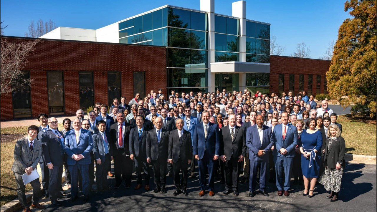 SSI executives and employees