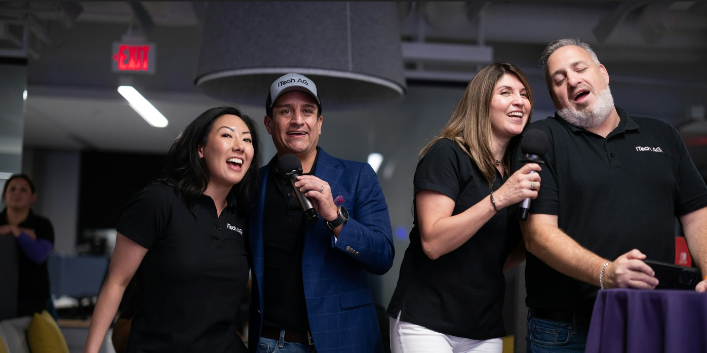 iTech AG likes to party! Employees have a fun time singing karaoke.