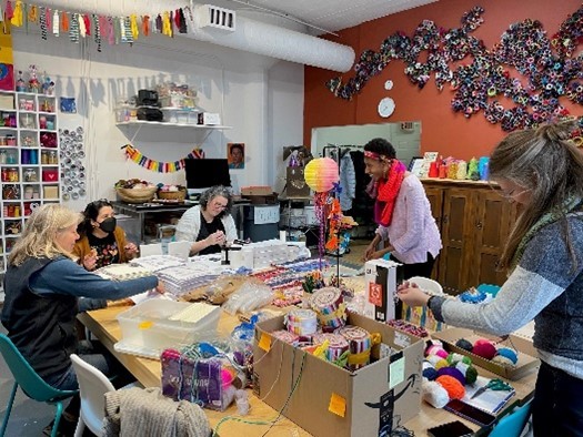 Community Initiatives make meaningful connections with Chicagoland seniors through a 4-week virtual art making series.