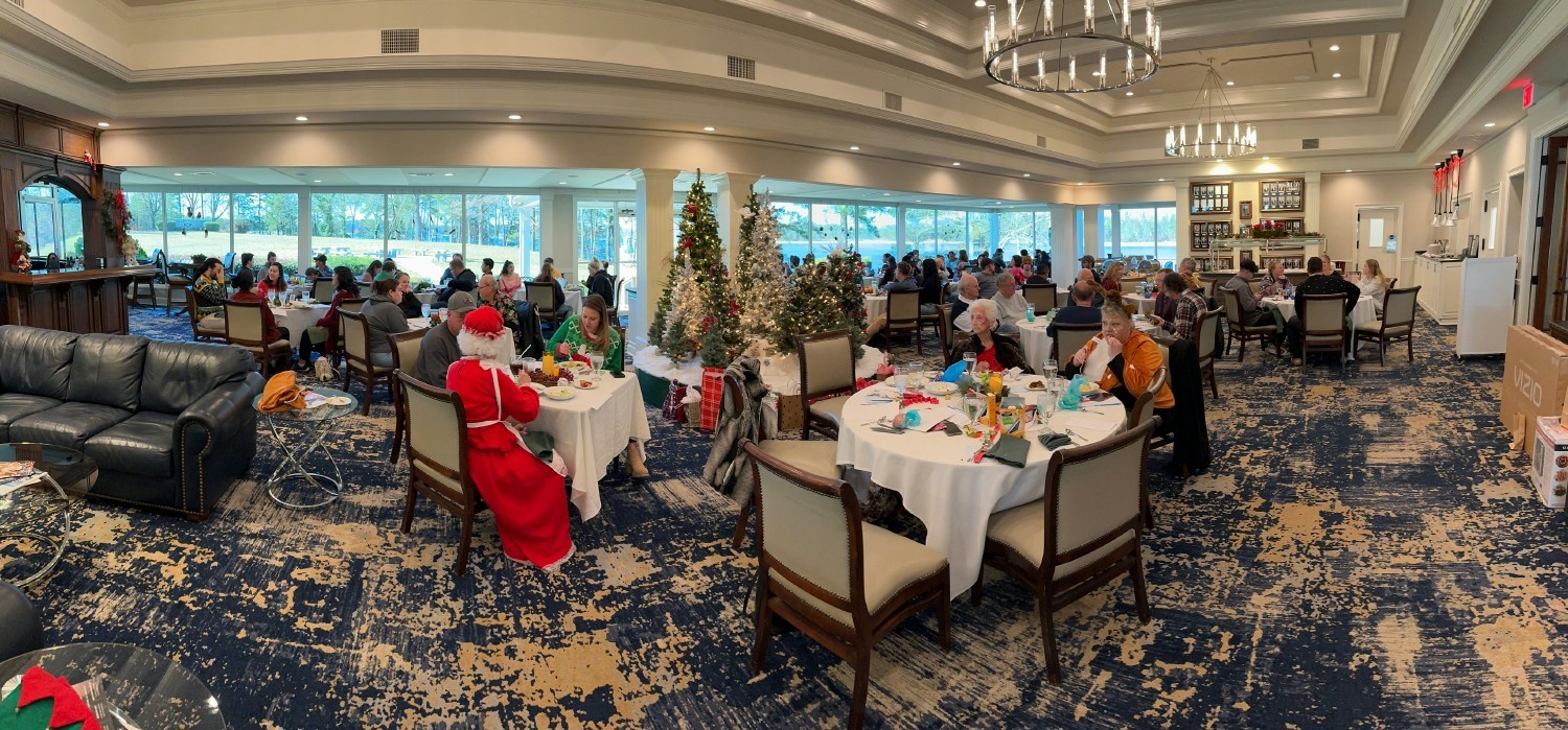 The whole Trainz family enjoying the food and company at the Christmas luncheon.