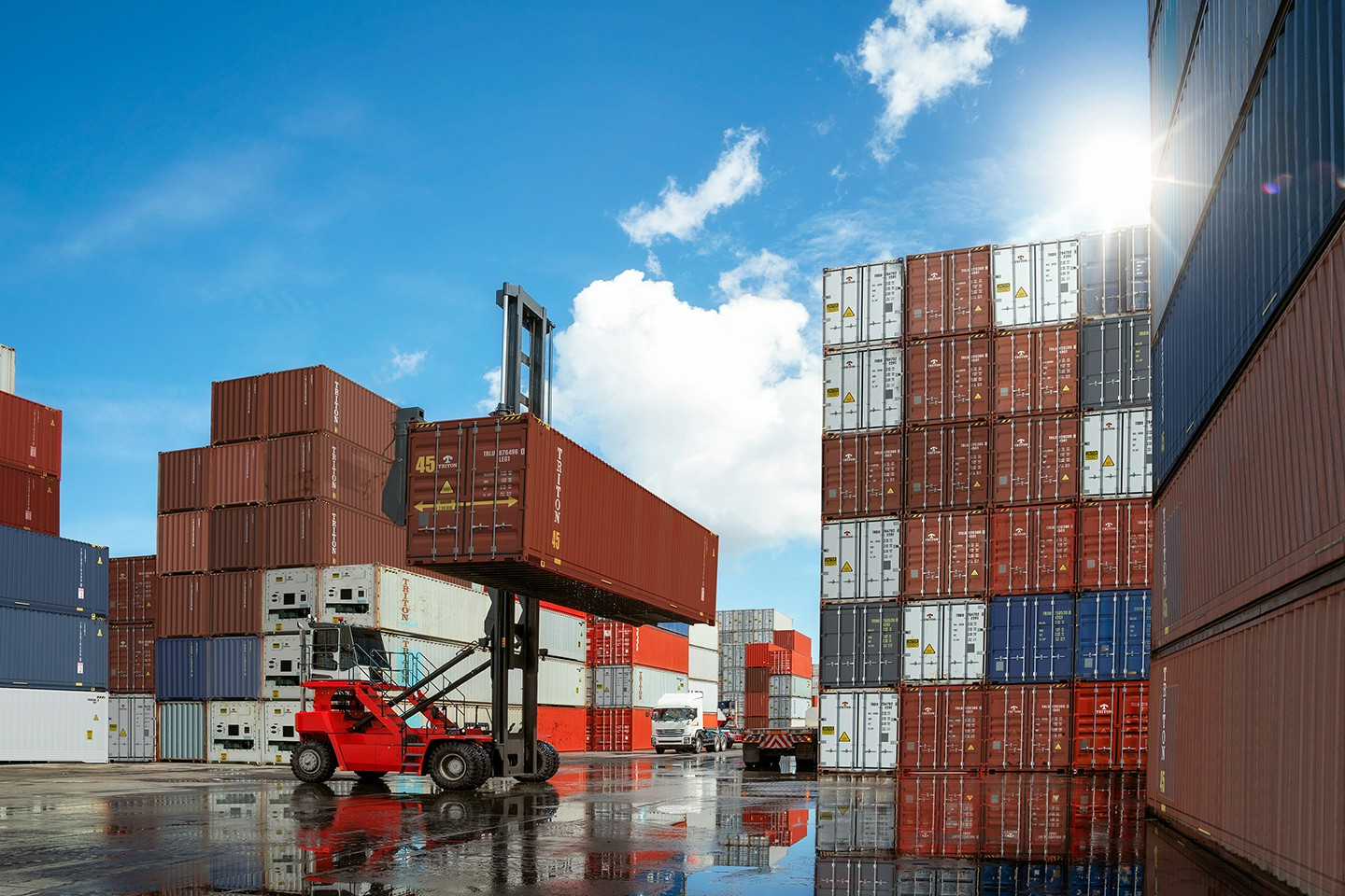 We just love looking at big stacks of containers. 