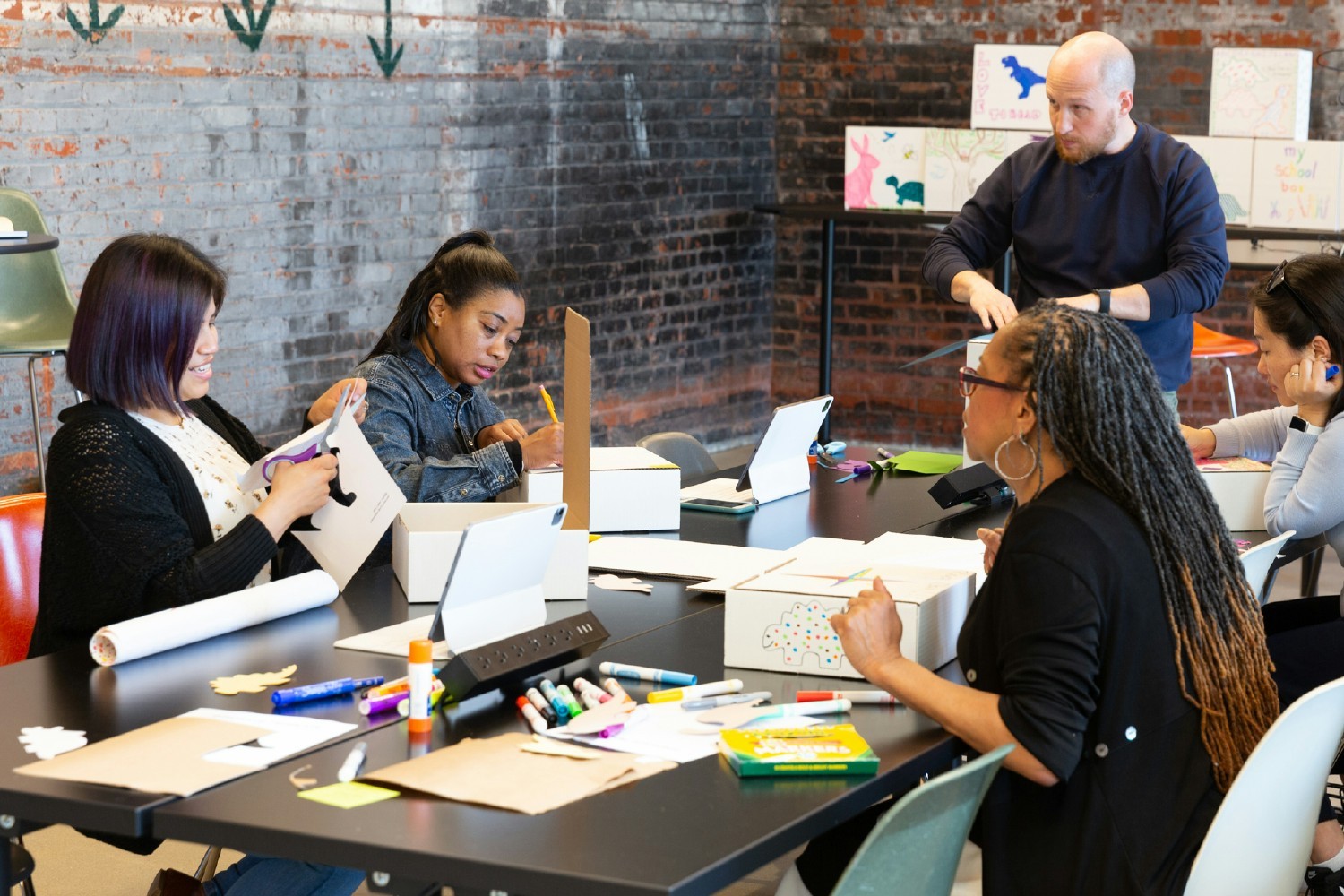 Great Minds Grows volunteers building kindergarten kits