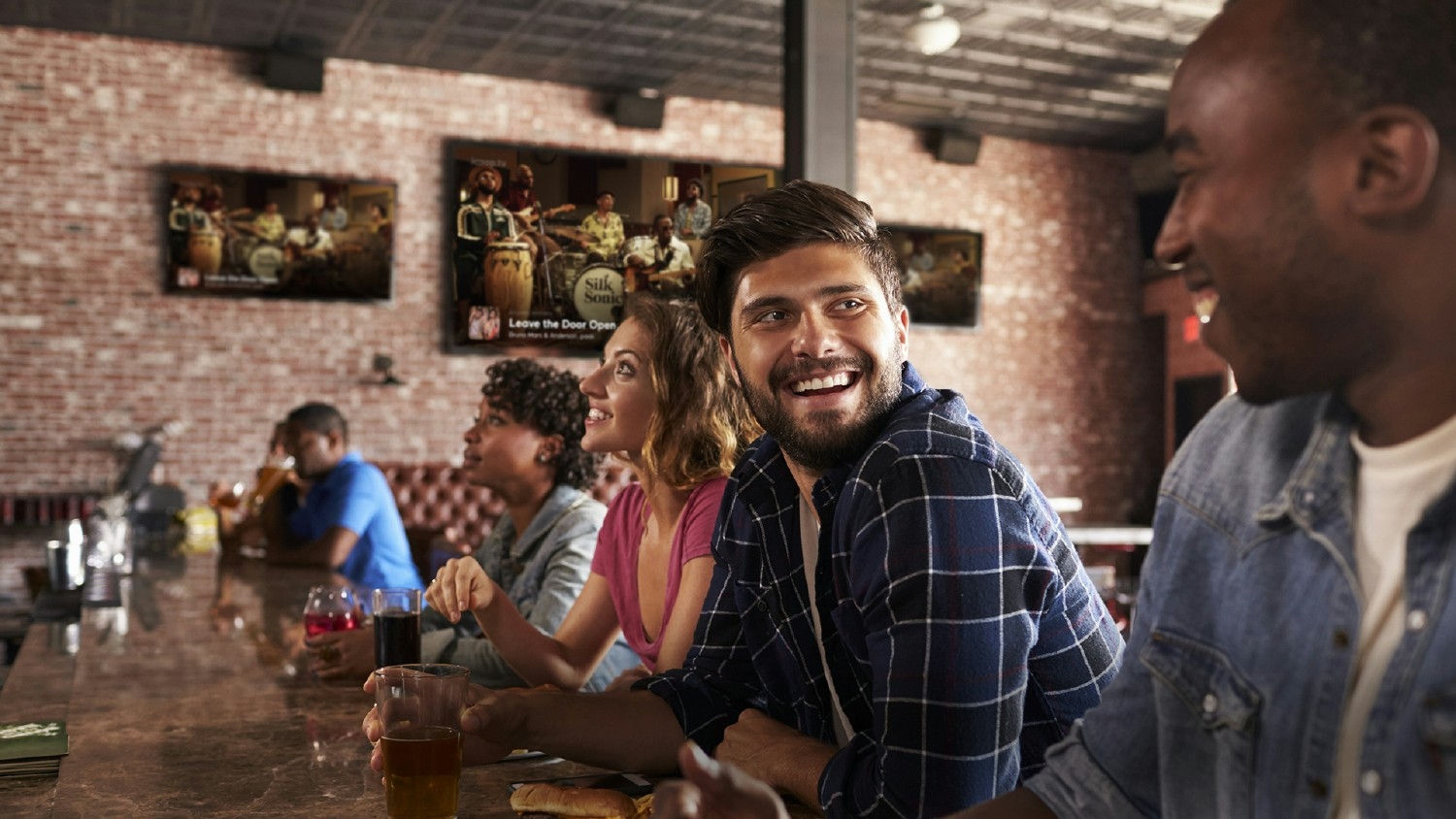 The Loop Player at a bar