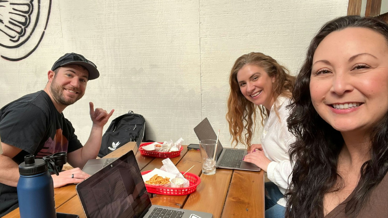 Screens to in-person scenes! Our Pacific Northwest Roomies came together for a coworking day at a local coffee shop.