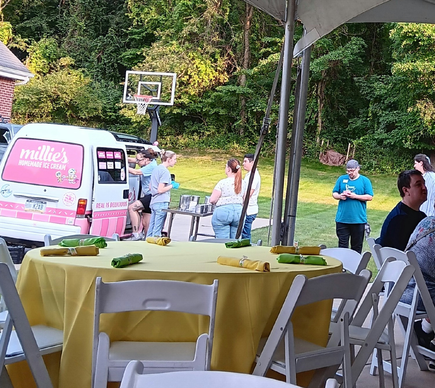 Food Truck as an option for lunch 