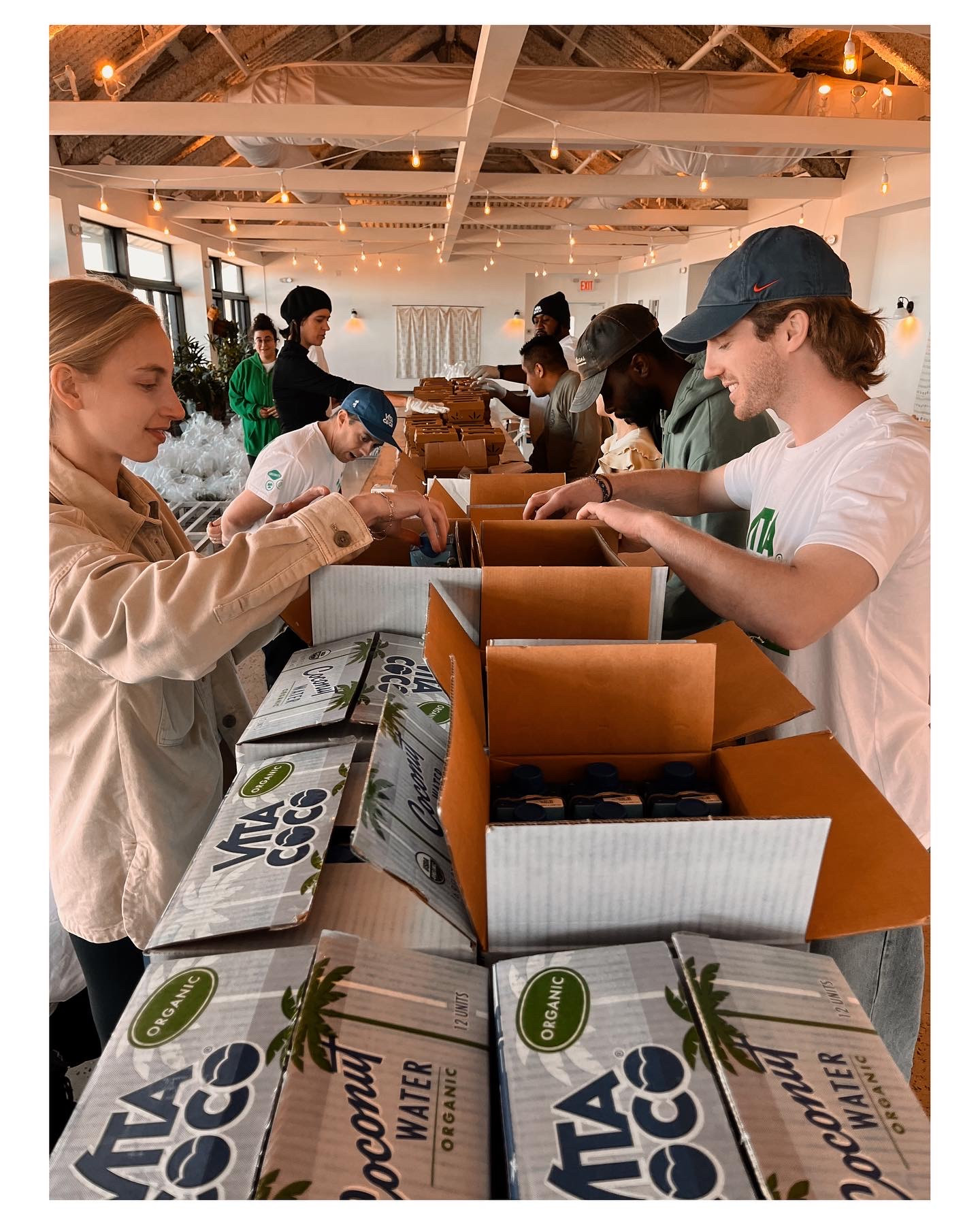 US employees volunteering