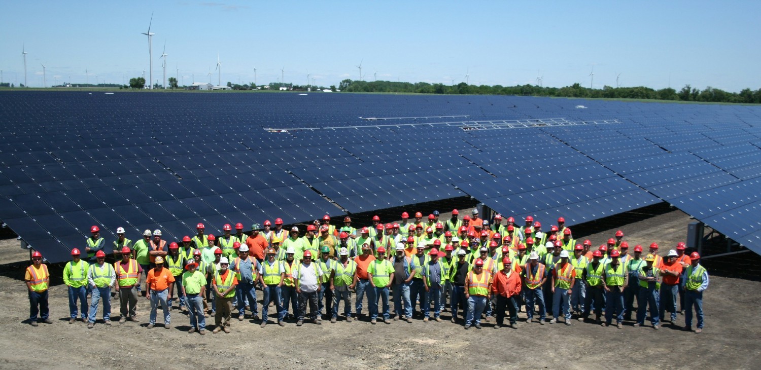 IEA project team who built the Grand Ridge Solar project in northern Illinois.