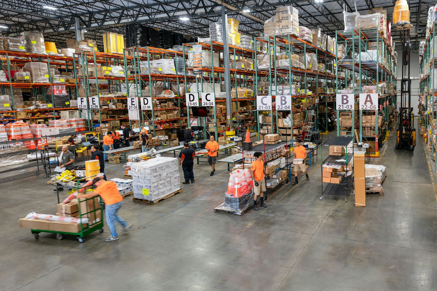 WAREHOUSE TEAM, THE MACHINE THAT DOESN'T STOP