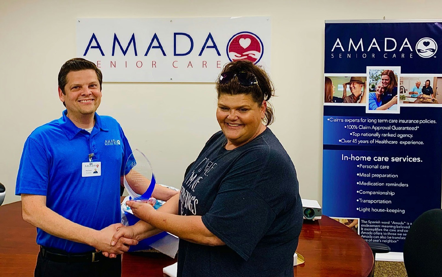 An Amada owner recognizes and thanks a veteran caregiver who has served at the office for 10 years.