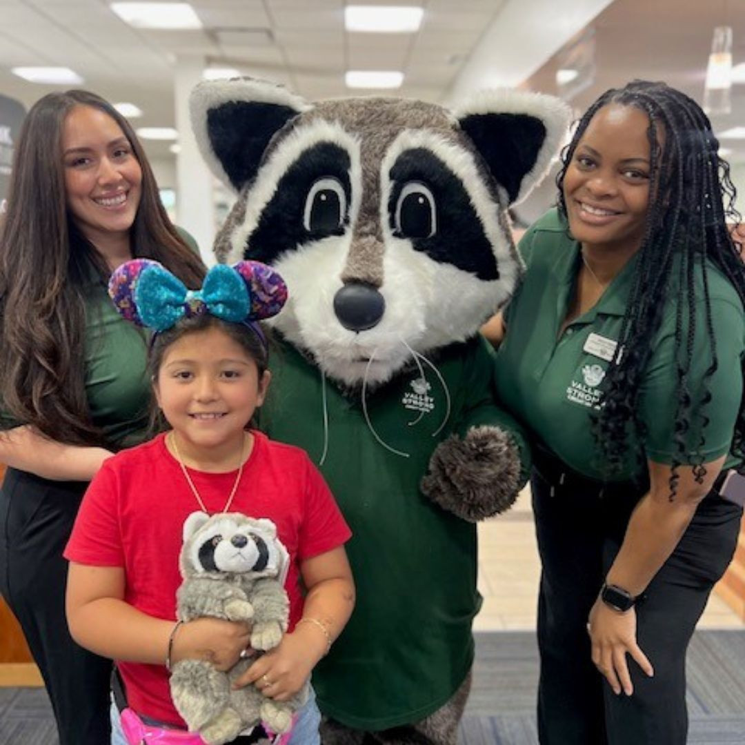Valley Strong Credit Union 
Friendly Lobby Greeters