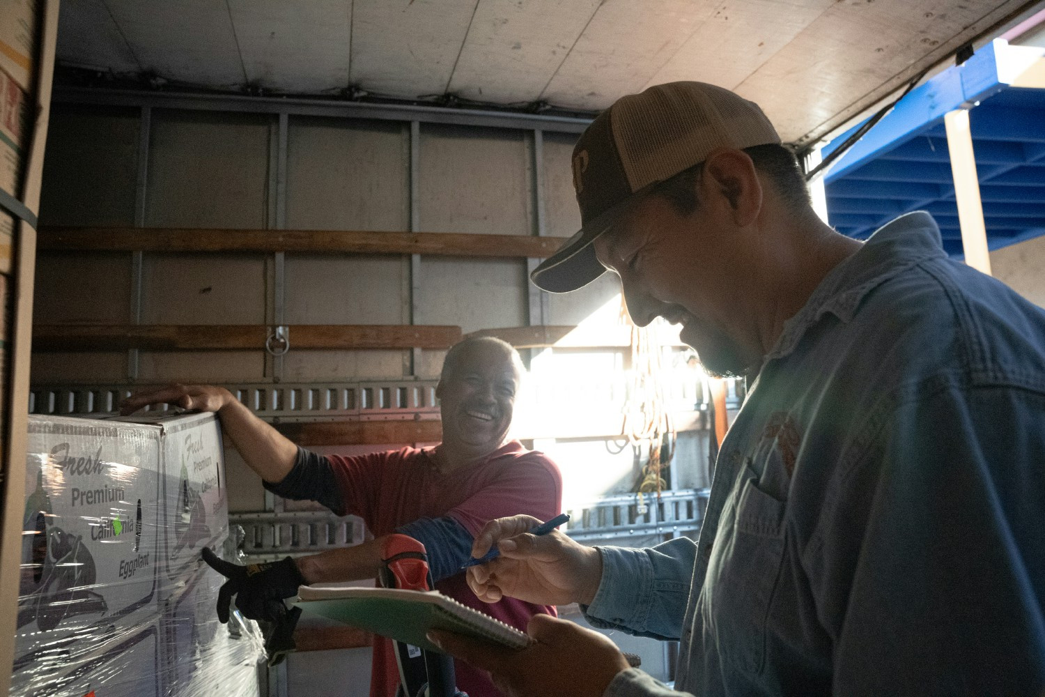 Checking inventory on a truck full of produce at warehouse 
Photo credit: Jen Serena,. Image Food Forward Inc. ©2023.
