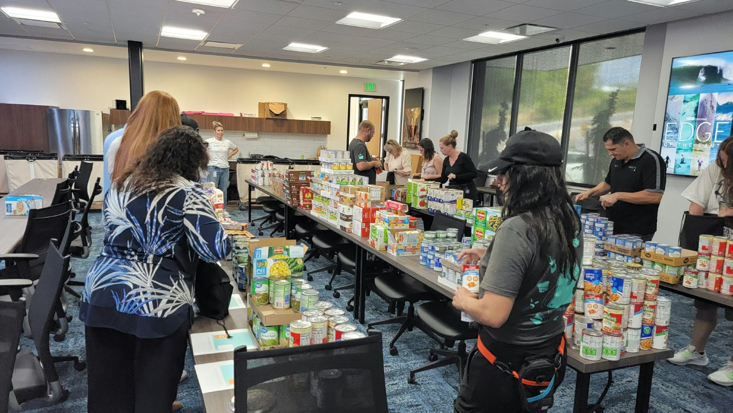 Groove teaming up with USANA to give back—organizing a food drive for our community!