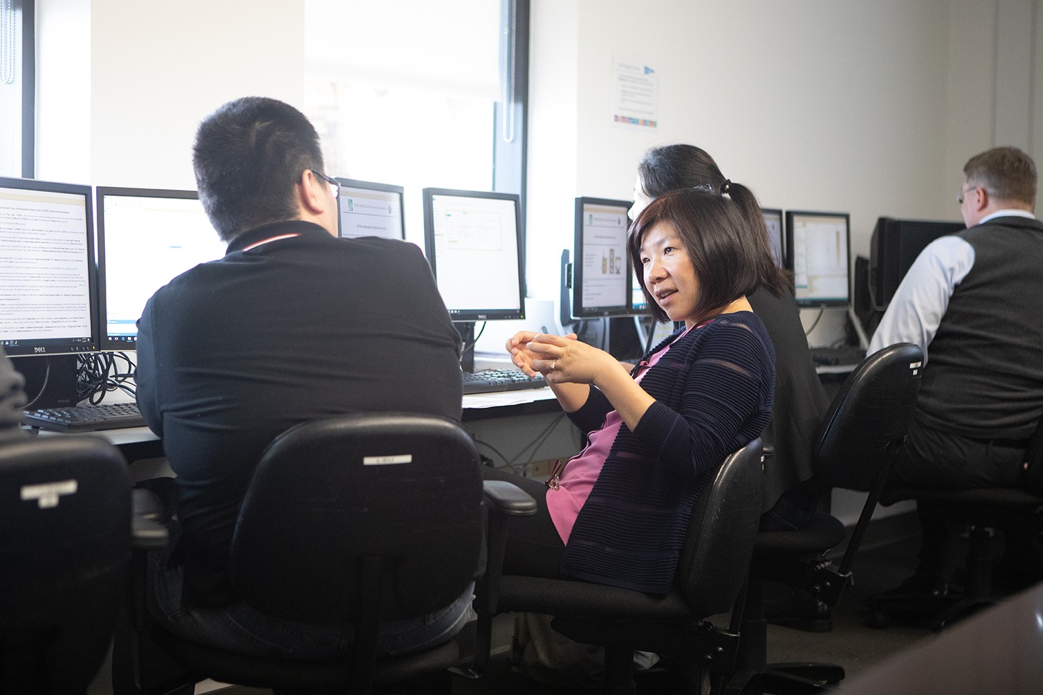 Dr. Michelle Chen, VP of Anayltical Sciences working with a Light Scattering University student. 