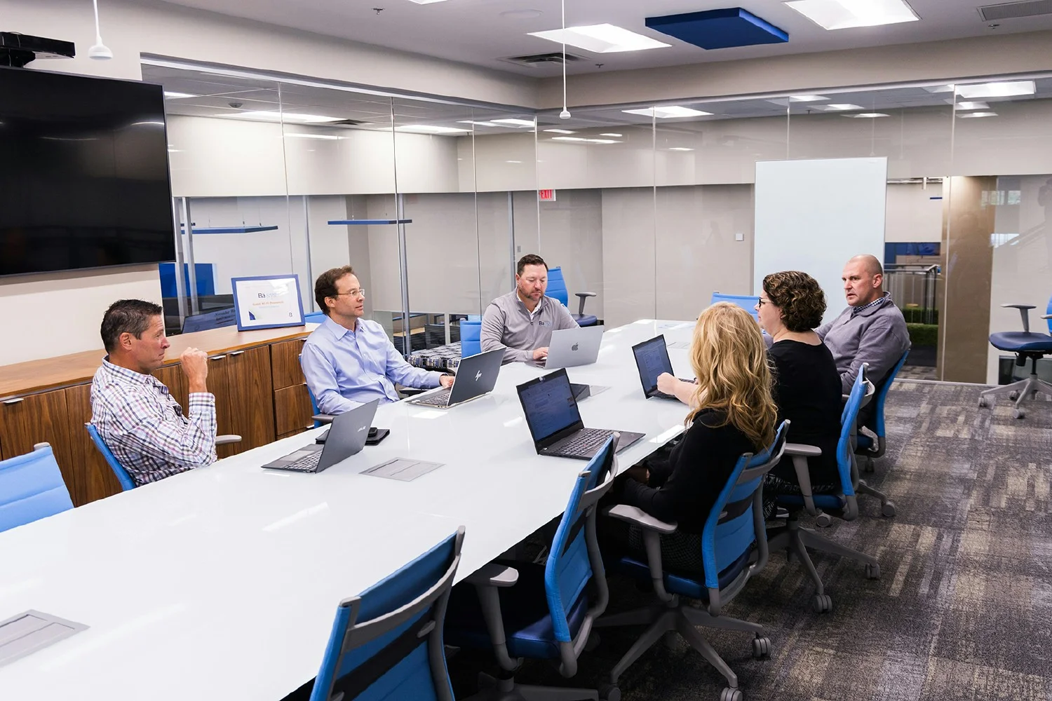 In our Sky Room, leaders collaborate on bold ideas—where transparency and teamwork drive innovation at Basys.