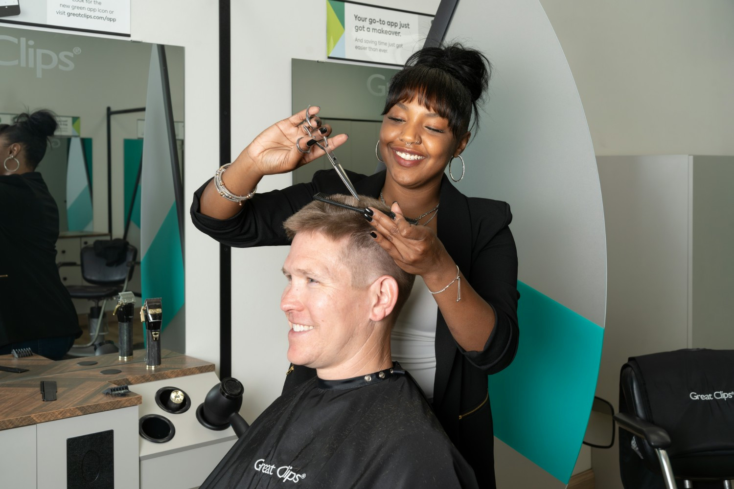 Stylist cutting man's hair