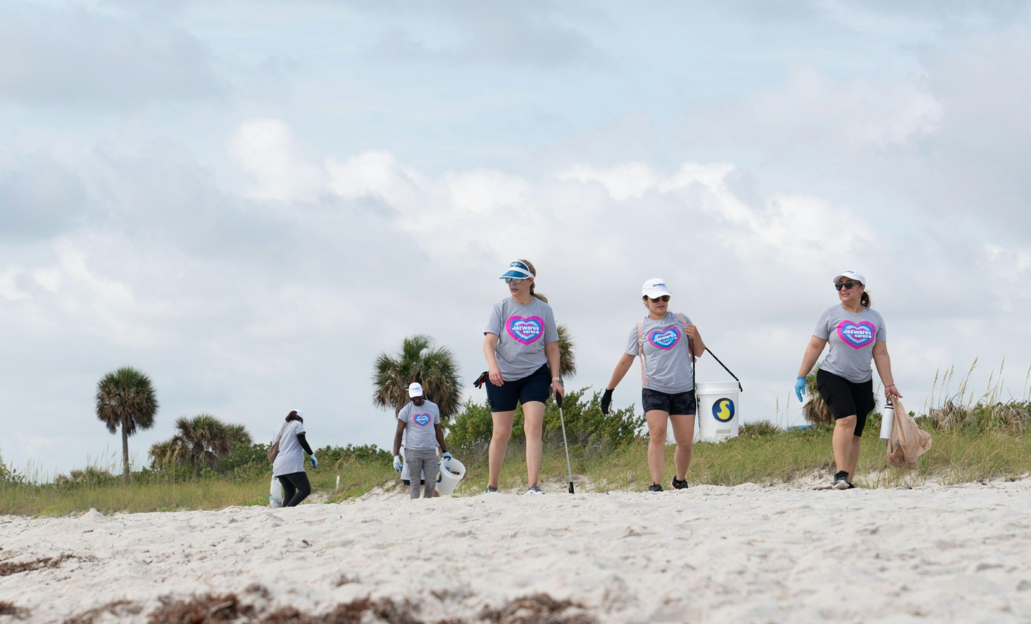 Jazmanians volunteer on Earth Day to clean up a local beach