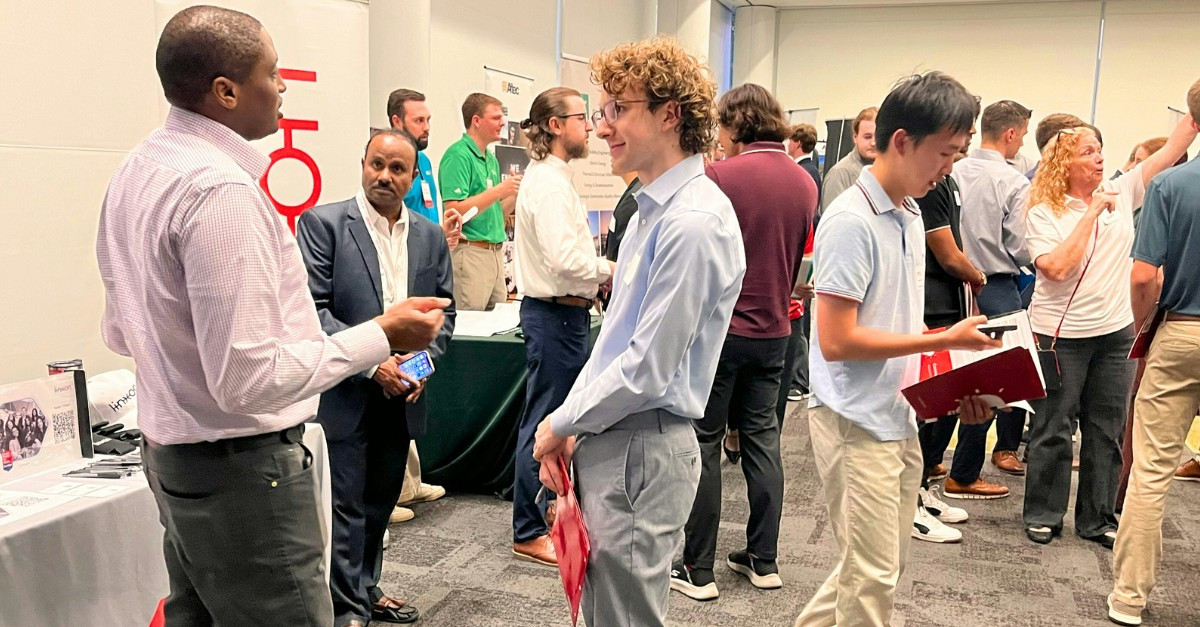 Linxon Americas expands its internship program, offering students hands-on experience in engineering and EPC projects.