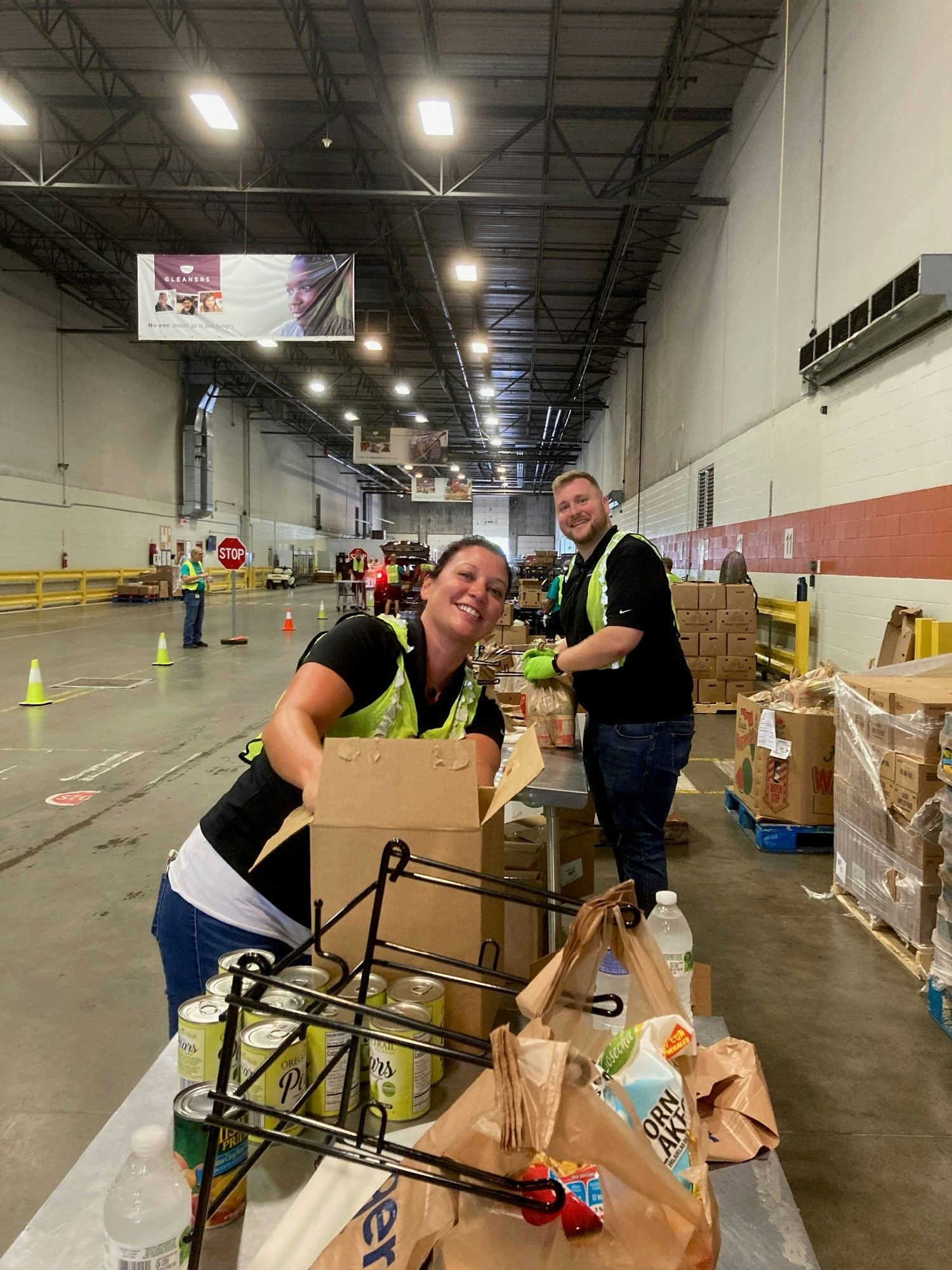A team utilizing the Volunteer Time Off Program helping out at a local food pantry. 