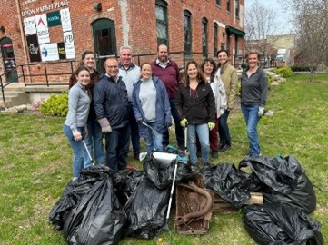 Showing our commitment to the environment and our community while teambuilding with colleagues.