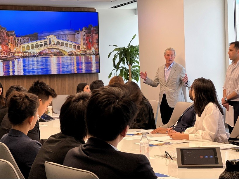 CEO Jeff Krasnoff welcomes a group of students to our Miami headquarters as part of Rialto’s Spring 2023 Collegiate Tour