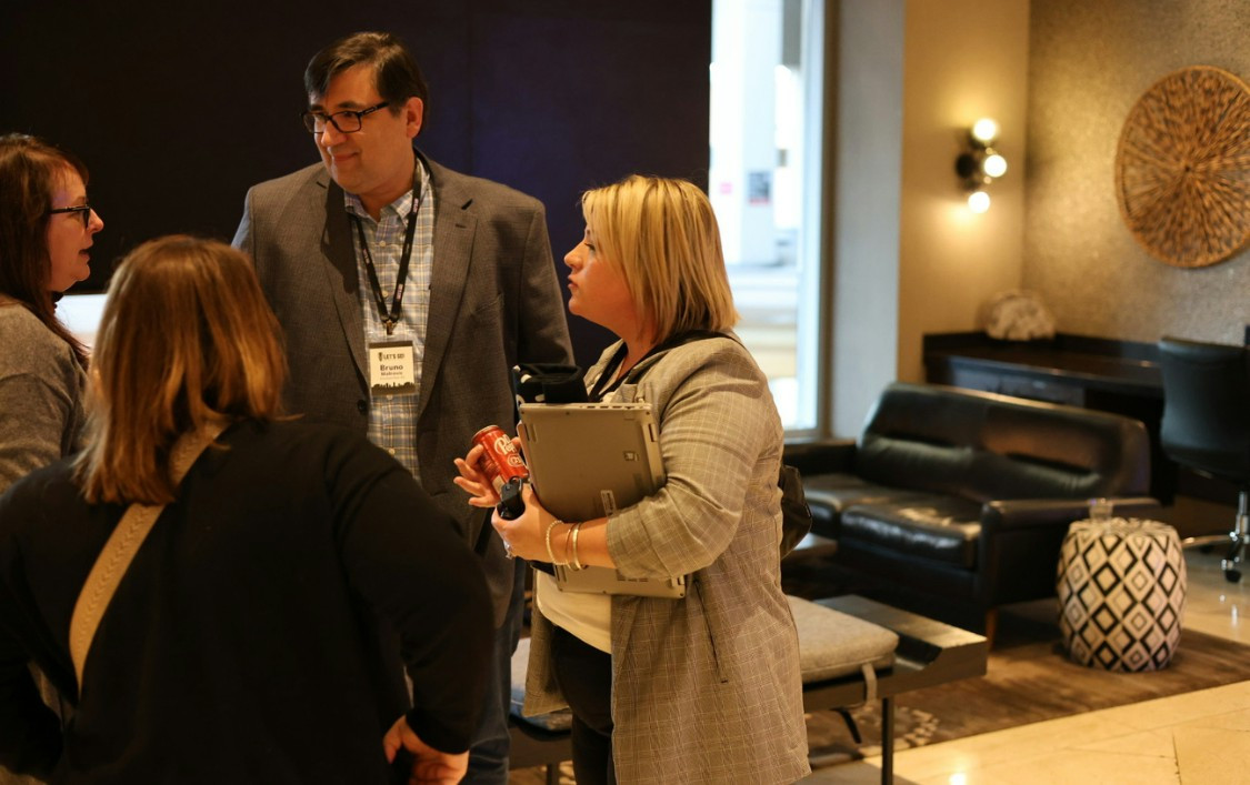 symplr team members connecting at our Sales Kick Off. 