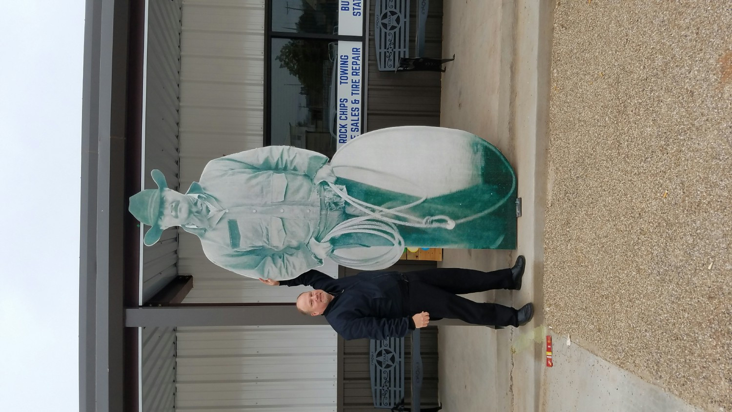 The GM with the multi-life-sized picture of Morris!