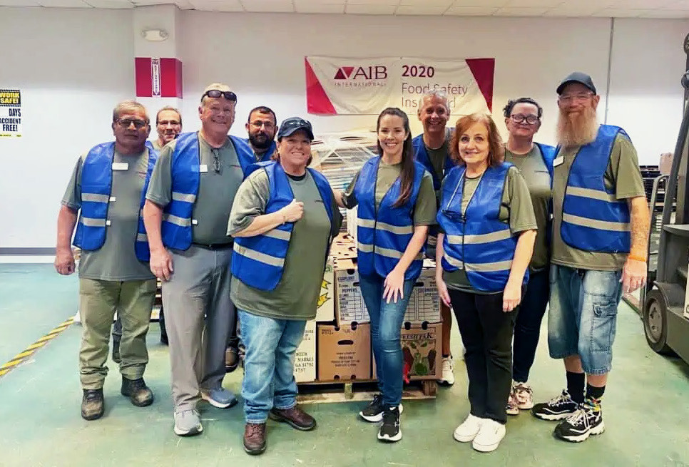 Team members from the Florida Division volunteered for a Service Day at a local charitable organization.
