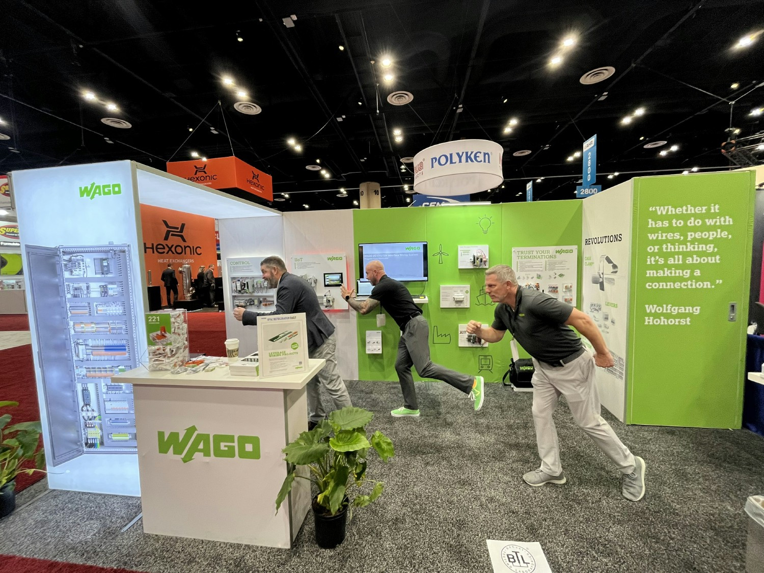 At tradeshows, WAGO experts enjoy meeting with customers to show them all about their products and solutions. 