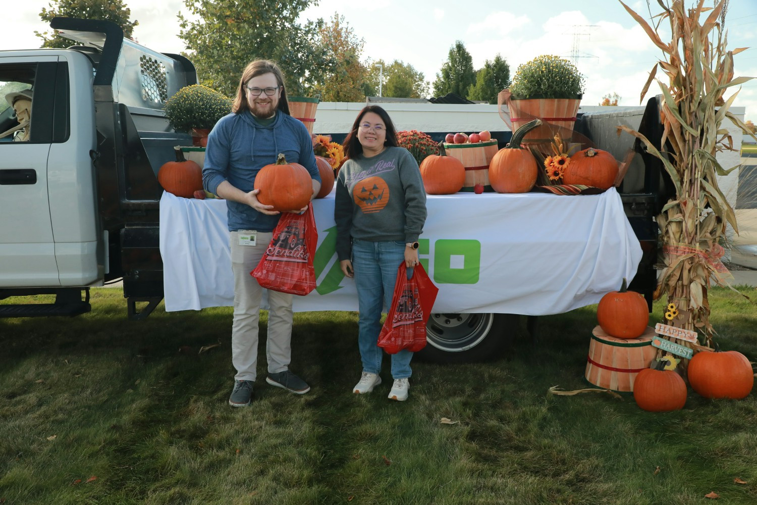 At their annual Harvest Fest every autumn, WAGO employees enjoy picking out pumpkins and apples to celebrate the season.