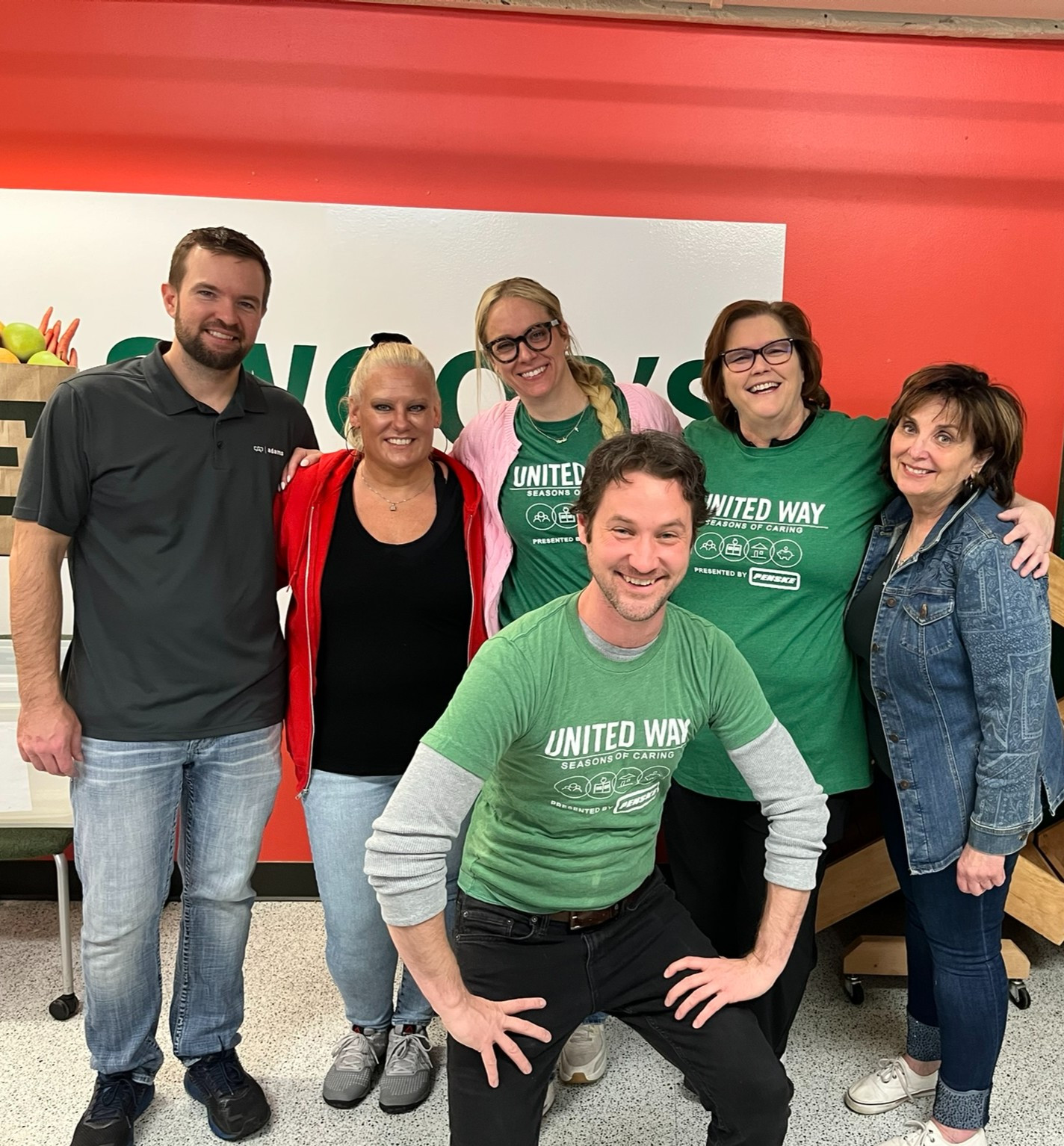 Our Ann Arbor, Michigan office partnering with Emerging Philanthropists to volunteer at Swoop’s Pantry at E.M.U.