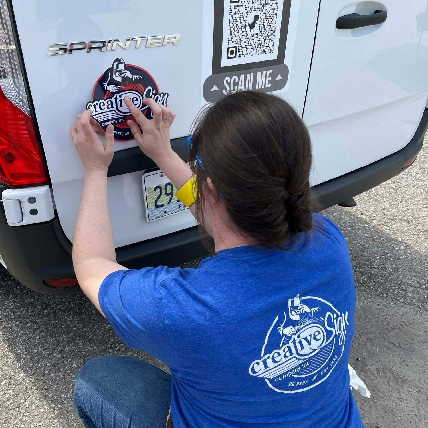 Adding a graphic decal to a vehicle