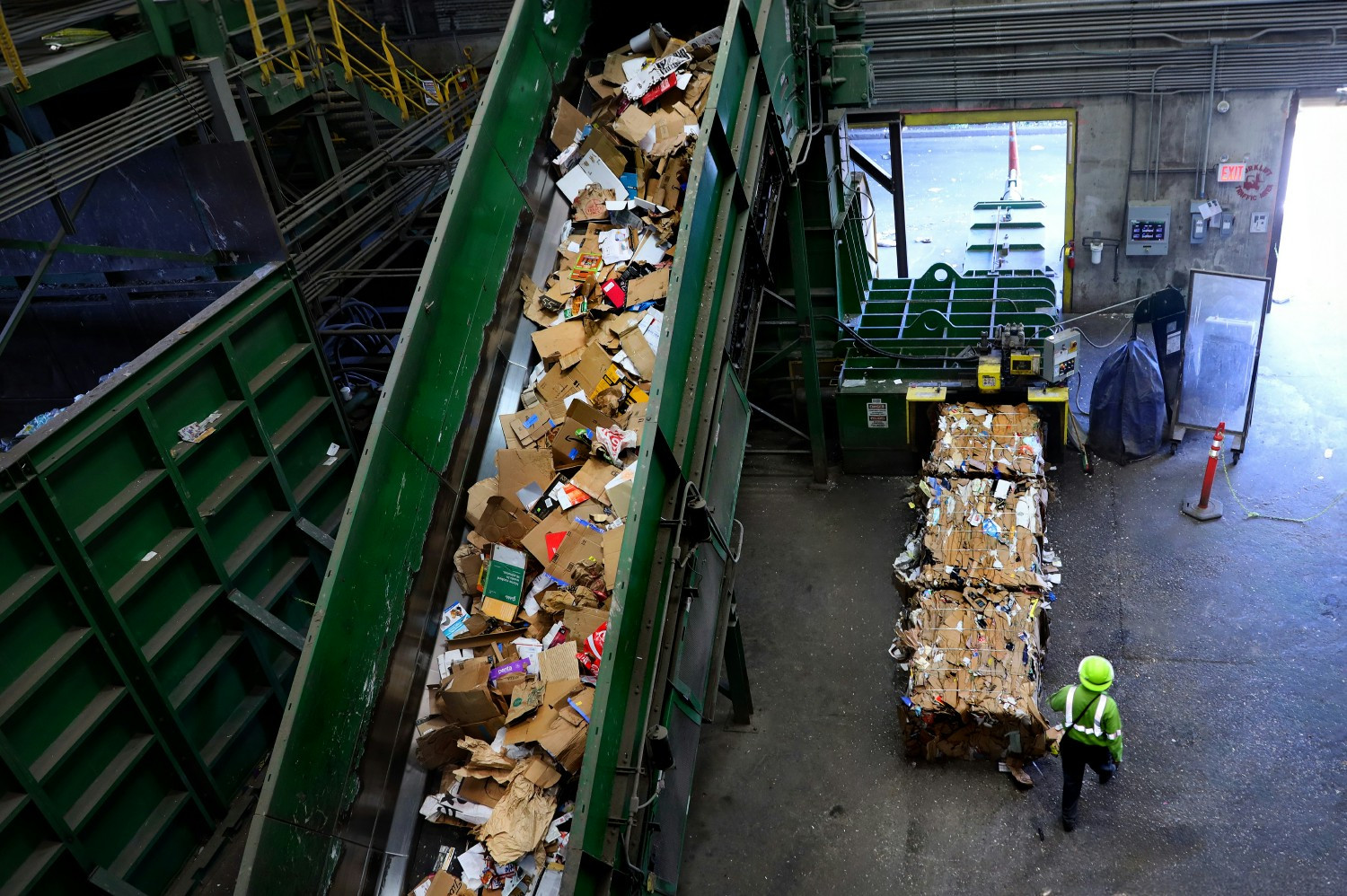 Sorting machine in the San Jose Material Recovery Facility.